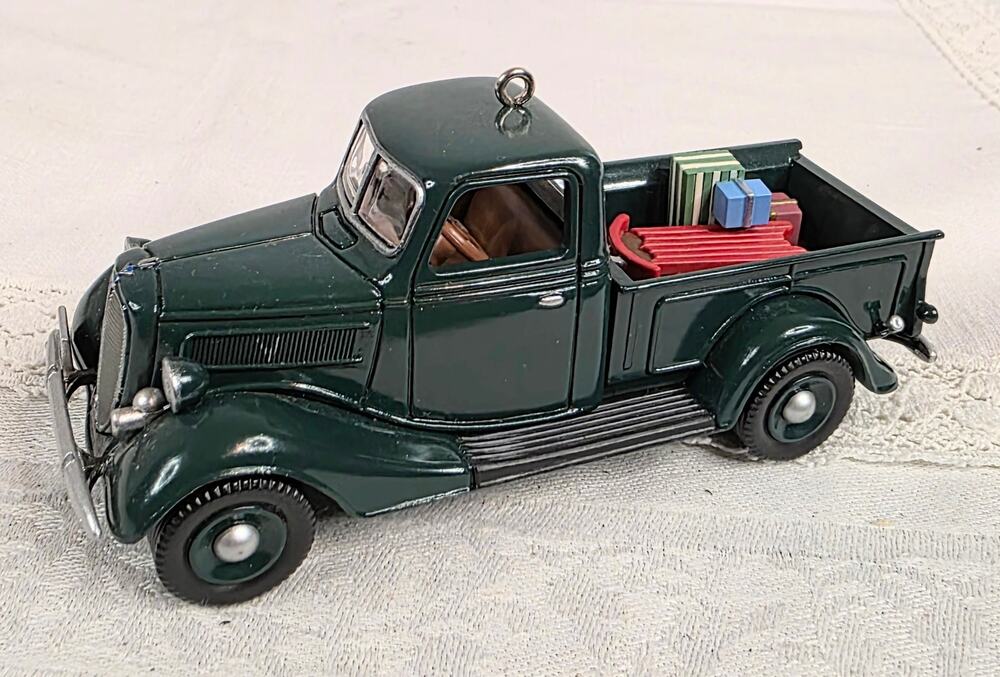 Vintage Hallmark 1937 Ford V-8 Collectors Series Ornament NOS NIB Holiday (1998)